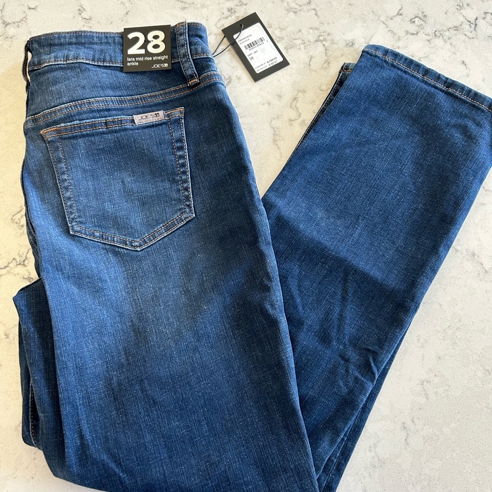NWT Joe’s Jeans Lara Midrise Straight Ankle Size 28